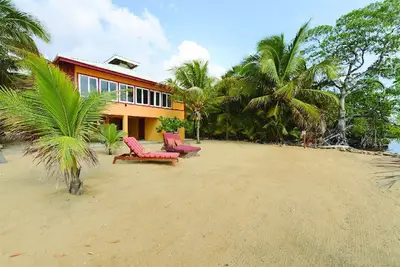 Image de Entire Oceanfront Villa with Window Wall Porch and Private Beach