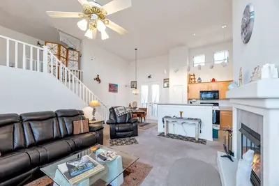 Image de Kierland Commons Shops & Dining, Hiking, Fitness room, Gated, Heated Pool & Spa + Free Golf & More!