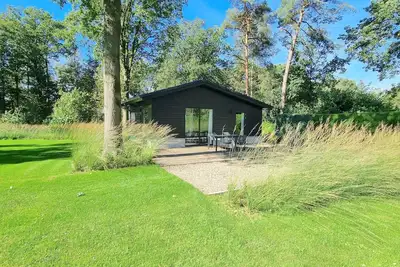 Image de Maison forestière avec grand jardin