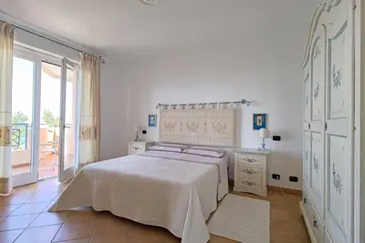 Elegant apartment with sea view