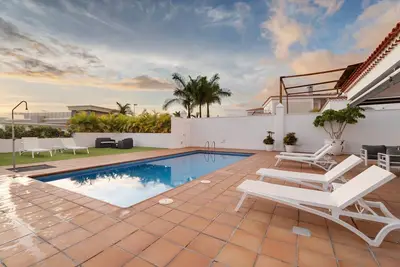 Image de Villa \"Aurora Playa La Arena\" avec vue sur la mer, piscine chauffée privée et Wi-Fi