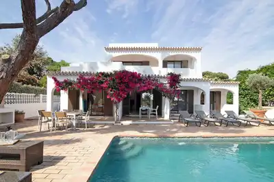 Image de Villa 'Casa Quarenta Garrão' avec piscine privée, Wi-Fi et climatisation
