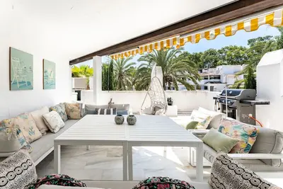 Image de Appartement \"Golden Beach Elviria\" avec piscine partagée, terrasses privées et Wi-Fi