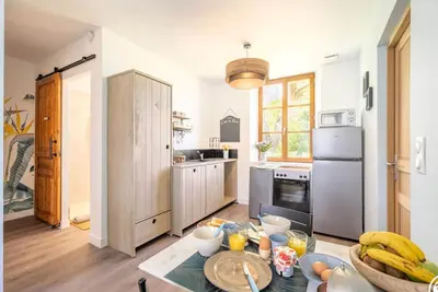 Image de Charmant appartement avec vue rivière, WiFi et parking