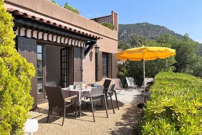 Image de Maison Calme 3 Pièces avec Terrasse, Clim et Garage - Le Lavandou