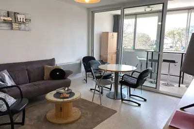 Image de Appartement 3 pièces tout confort avec loggia fermée et équipements modernes, proche des Thermes