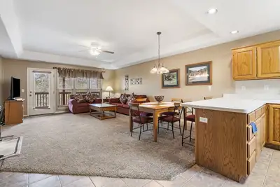 Image de Condo with Fireplace and Jetted Tub at StoneBridge Resort