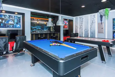 Image de Huge Home, Private Pool | Sleeps 16