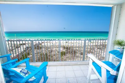 Image de 405 | Only a Dolphin is Closer to the Beach!