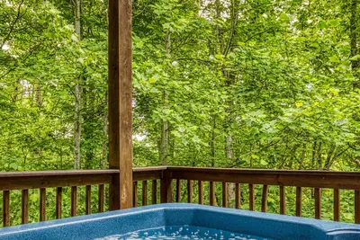 Image de Great Smoky Mountains for a lovely stay in Smoky Mountain Breeze Cabin