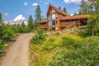 Majestic Mountain Views from Every Window