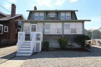 Image de Atl110f | Classic Seashore Colonial, 1 block to beach/boards, 4 Badges by Shore Points Vacations