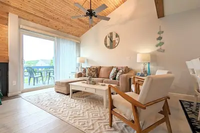 Image de Condo with a pool near Beaches, Bars, & Downtown