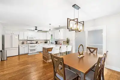 Image de Welcome To Sunny Side Beachfront Getaway! A Perfect Family Vacation Home!