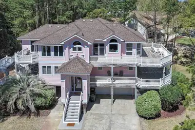 Image de K1250 Pink Pearl. Private Pool, Tiki Bar, Hot Tub, Game Room, Foosball Table!