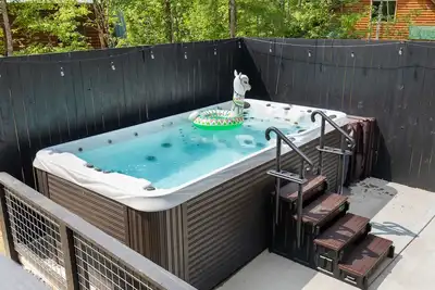 Image de Spool Time | Pet Friendly, Swim Spa + Game Room!