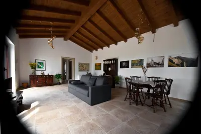 Image de A 5 min dalla spiggia ed immerso nel verde, il Relais offre comfort fantastici