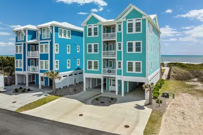 Image de Beachfront home with ocean views, private pool, hot tub, media room & pool table