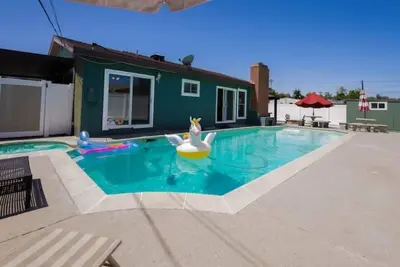 Image de Come enjoy the pool in sunny San Diego! ! !