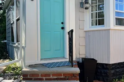 Image de The Bungalow @ Elm is located in the heart of Old Town Marblehead, Ma.