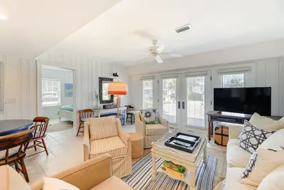Image de Atlantic Beach Condo - Walk to Beaches!