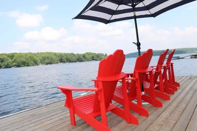 Image de Family Friendly Private Beach with Water Toys + Hot Tub with Stunning Lake Views