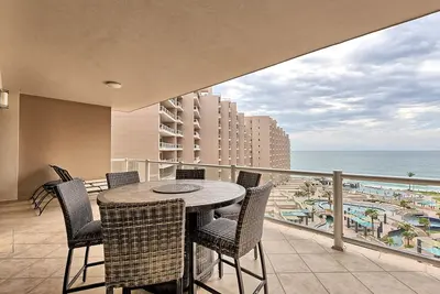 Image de Prime Oceanview Retreat: Steps Away from Las Palomas Lobby