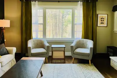 Image de Appaltree Bungalow: Two bedrooms in town