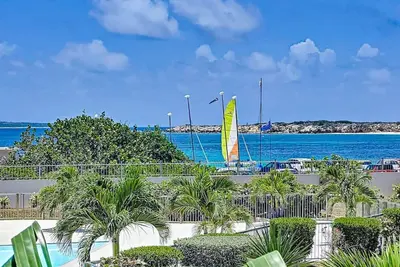 Costa Rose, spacieux, sur la plage d'Orient Bay