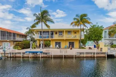 Image de Beautiful house located in the prestigious neighborhood of Port Antigua on a deep, wide canal.