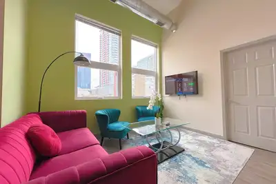 Image de McCormick Place Oasis 2br/2ba with optional Parking/Patio/Gym/sleeps 6