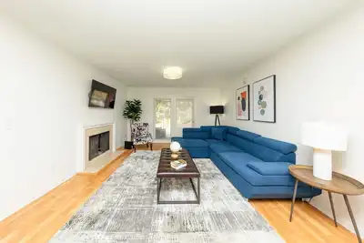 Image de Spacious 2bd/2bath w optional private parking / sleeps up to 8