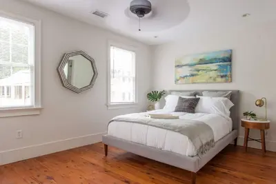 Image de 5 Queen Beds, Historic Walkable Downtown Living