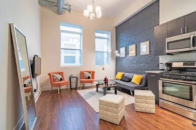 Image de 420 friendly Modern 2br with optional parking for up to 6 guests