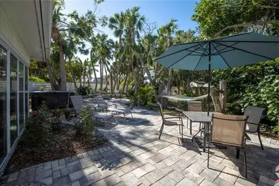 Image de Maison-Salle de bain privée extérieure-Vue sur Jardin-Oasis Home