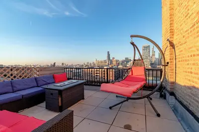 Image de Skyline Duplex Penthouse w private rooftop & optional parking for up to 8 guests