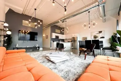 Image de Luxurious McCormick Place 6 bed/3 bath Suite for groups with optional parking