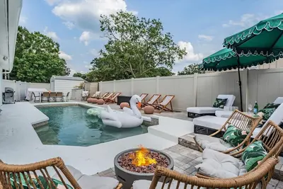 Image de Tampa Bae House · Spacious South Tampa Home with Heated Pool + Patio