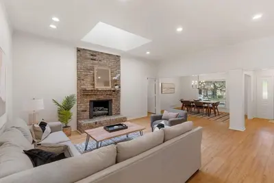 Image de Tch - Spacious 4bd/3. 5ba home in Dallas with Pool