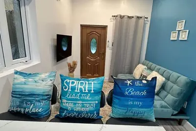 Image de Anchor Villa: 5 min walk or rent a bike to go to turtle beach.