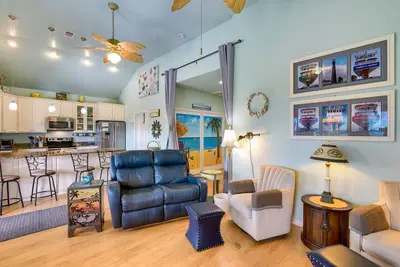 Image de Ocean Views & Walk to Shore: Crystal Beach Home!