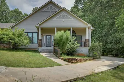 Image de Single-Story Home ~ 7 Mi to Old Towne Conyers!