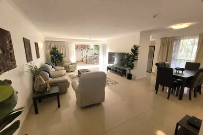 Image de Courtyard, Opposite Beach & Park, Wi-Fi, Parking - U02