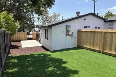Image de 2 Private Homes - Newly Remodeled!