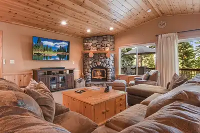 Image de Cottonwood Place - Luxury, Hot Tub, Sleeps 10, Ski