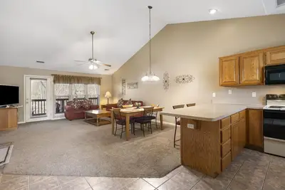 Image de Two in One! Condo & Suite with Lock-off Connecting Access