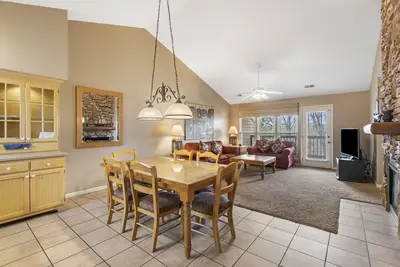 Image de Enjoy a Serene View from the Balcony! Condo + Connecting Suite