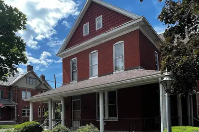 Image de Spacious Historic Home: 4 bedrooms, 2. 5 bath