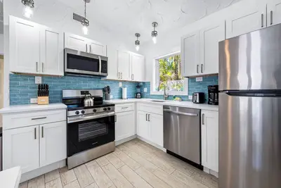 Image de Lovely Getaway Villa with 2 bedrooms / 2 baths, quick walk to the beach!