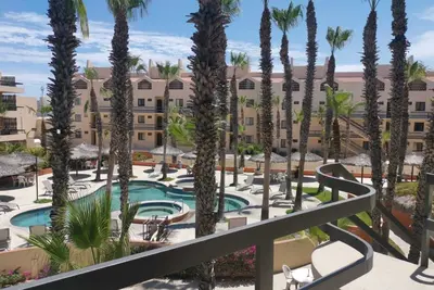 Image de Spacious, centrally located condo.